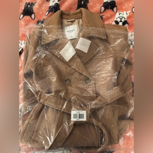 Women’s Abercrombie and Fitch Wool Blend Trench Coat - Picture 8 of 13